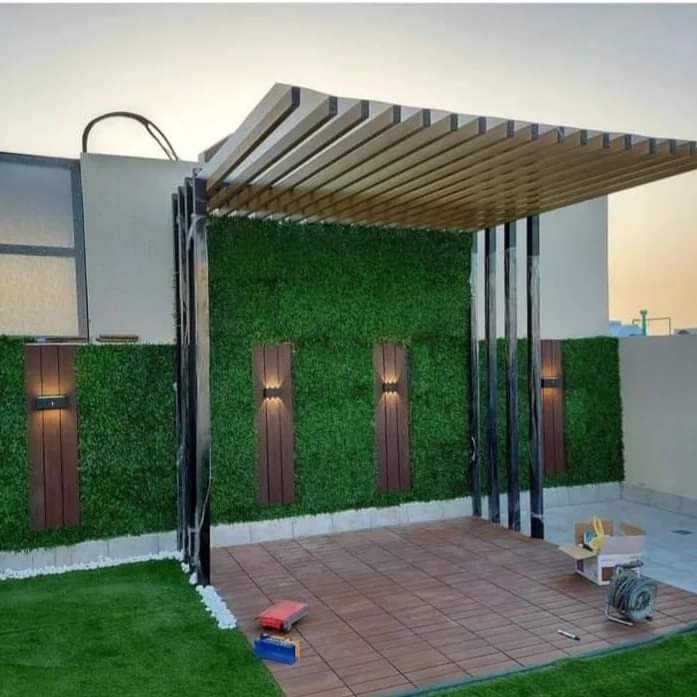 متخصصون في تركيب العشب الصناعي والطبيعي بالمنطقة الشرقية